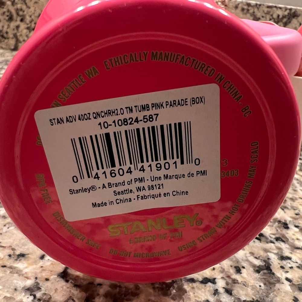 NWT LIMITED EDITION PINK PARADE Stanley
Quencher H2.0 FlowState Tumbler 40oz - Picture 8 of 11